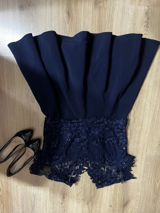 Официялна рокля, размер Л/ХЛ отговарят.