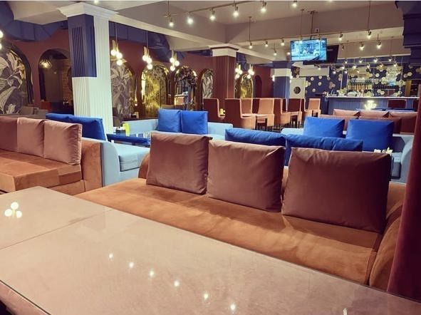 Диваны и столы для заведения