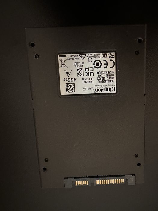 Продам ssd kingston на 1000гб