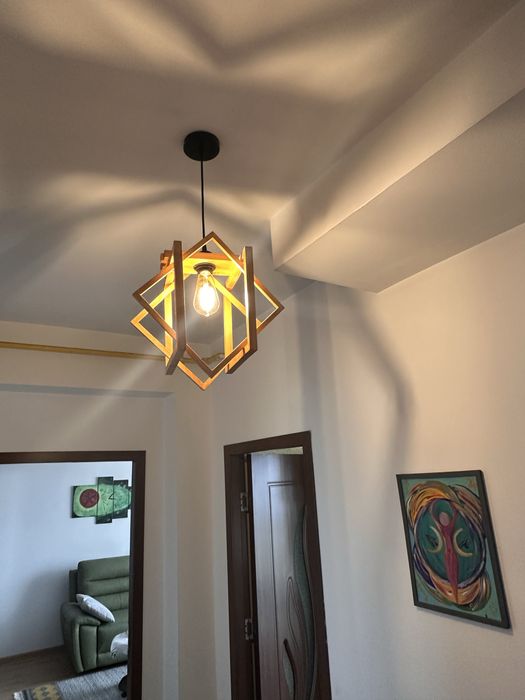 lustra din lemn lucrata manual