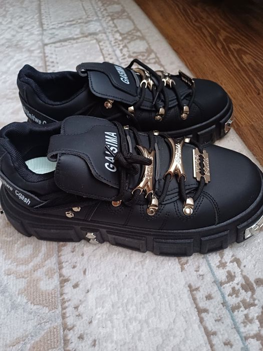 Продаю обувь New Rock(39 и 40 размер).