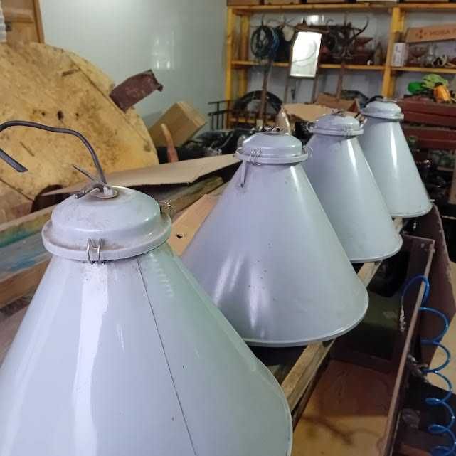 Lămpi industriale vintage