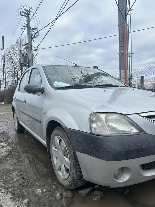 Vând dacia logan