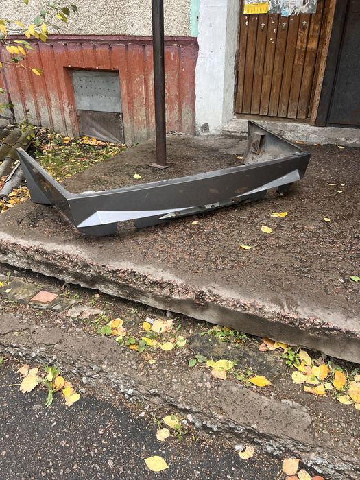 Продам бампер на мерседес 124. Железный