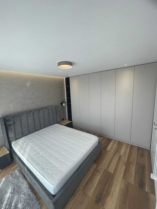 Închiriez apartament modern 3 camere,  terase,parcare, str. Mărășești
