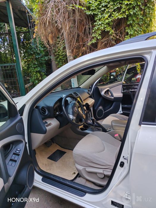 Avtomobil Toyota rav4