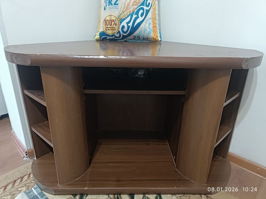 Угловая подставка для телевизора