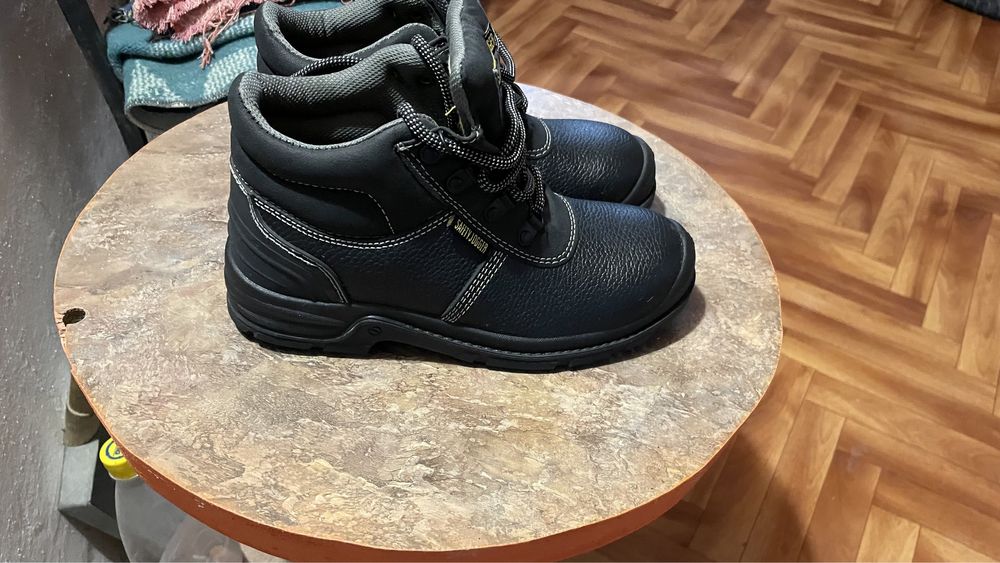 Ботинки производственные , новый. 38 размер