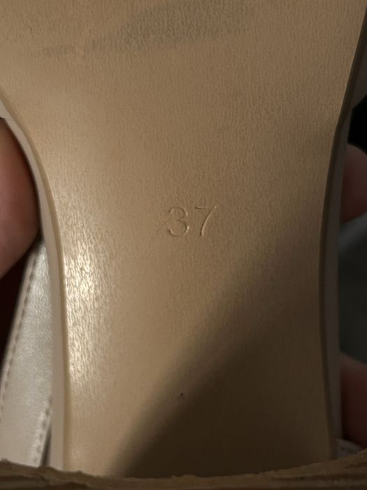 Срочно продаю женские туфли