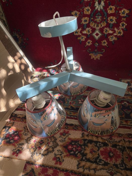 Продам люстру в детскую