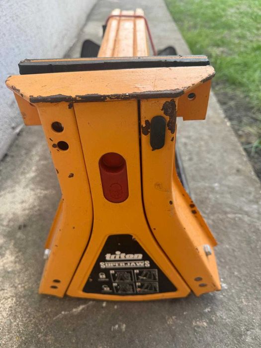 Menghina Triton SJA200 Superjaws