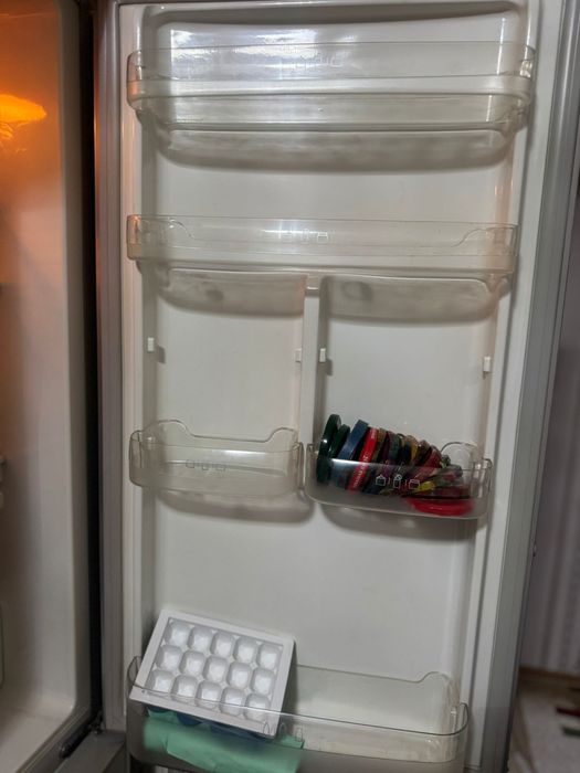 Срочно!Продам холодильник LG