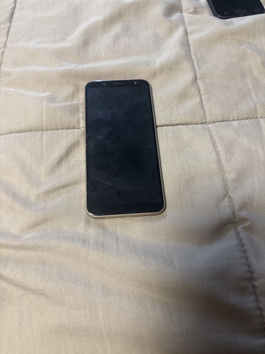 Lot Electronice – 1 Tabletă FUNCȚIONALĂ + 3 Telefoane PENTRU PIESE (Ecrane intacte