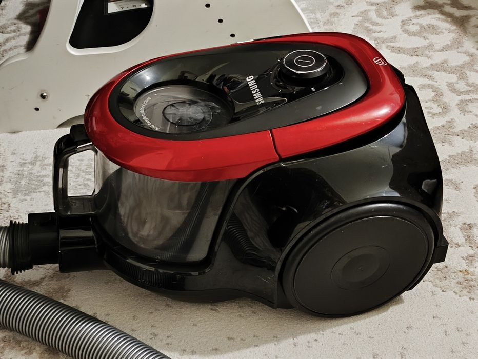 Пылесос Samsung SC18M210VR