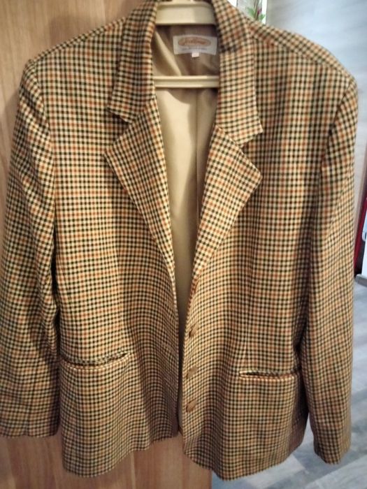 Sacouri pentru bărbați și femei ,sunt de firme bune și sunt noi.