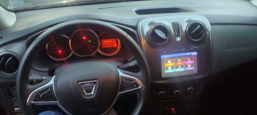 Продавам Dacia sandero stepaway