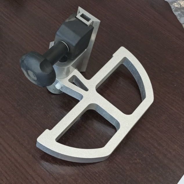 Флажковый упор для форматного станка