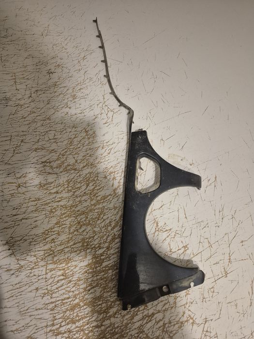 Молдинги на крыло w210