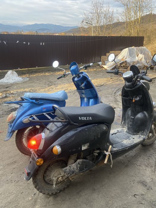 Vand doua scutere eletrice in stare pefecta