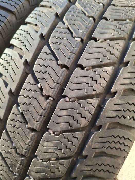 4 Anvelope  de iarnă 215 60 r17C Semperit