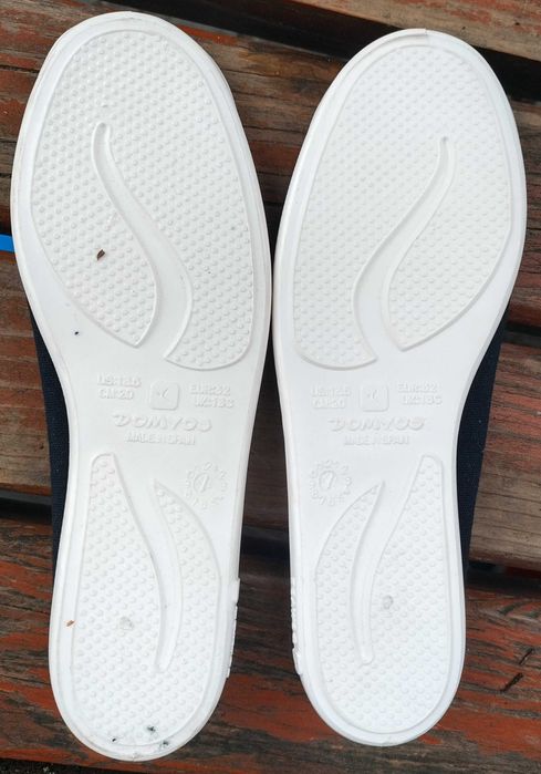 Унисекс маратонки за деца, както и чифт маратонки за фитнес.