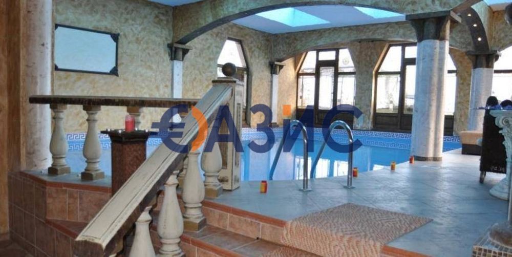 Продава се Хотел в Свети Влас - 2562 кв.м за 319 €/кв.м - Снимка #3