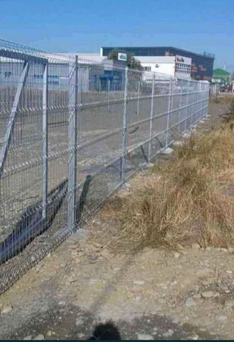 Garduri și porți 
Menționăm că ne deplasăm ori unde in Romania 
Oferim