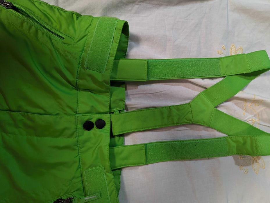 Pantaloni SCHI WED’ZE – verzi, cu bretele, buzunare ZIP | partie