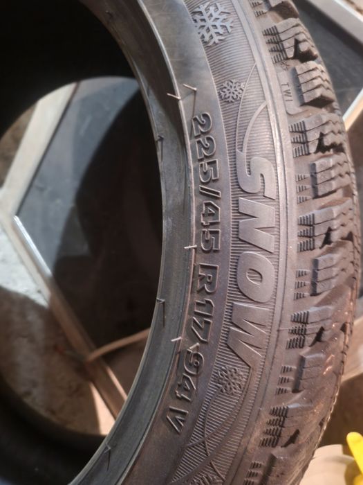 Продавам зимна гума