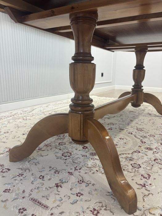 Гостиный стол деревянный