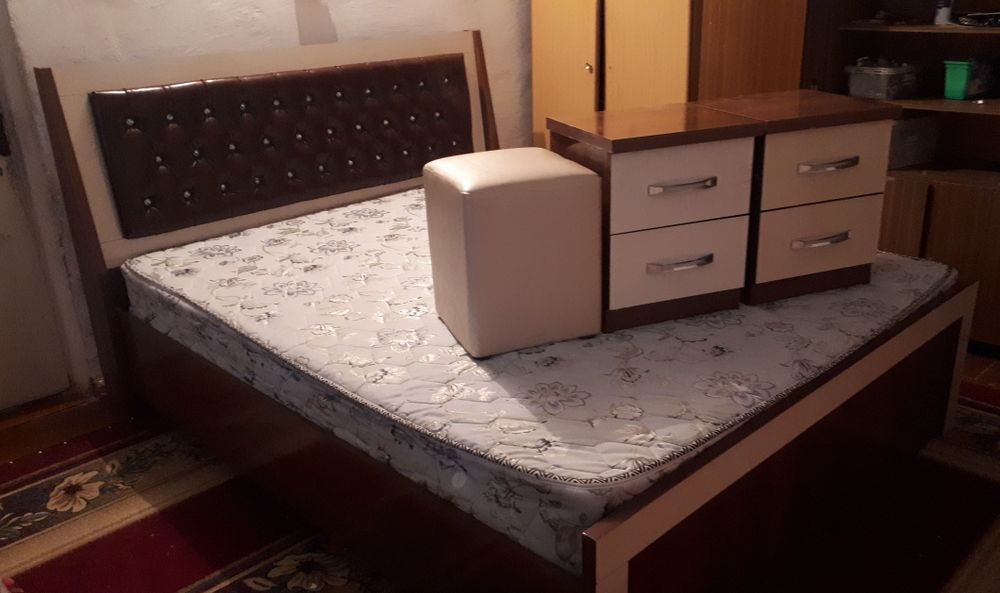 Mebel va gilam sotiladi