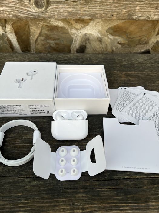 Vand casti In stare noua