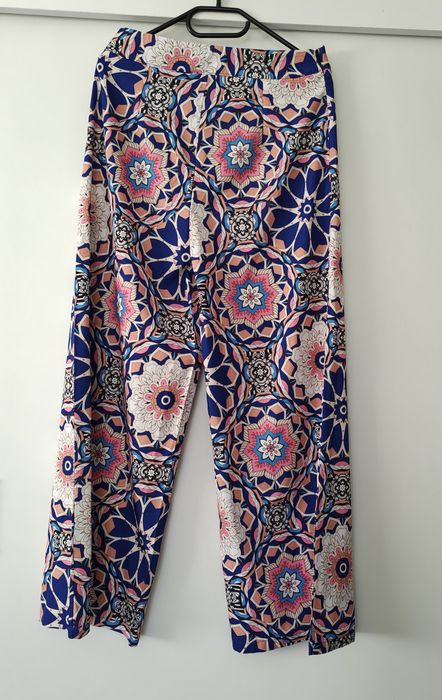 Pantaloni vaporoși largi cu talie înaltă