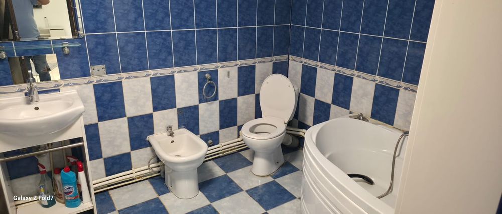 Închiriez apartament 3 camere , situat in Cartierul București noi, langa metrou bazilescu , 2 minute de piata 16 Februarie .