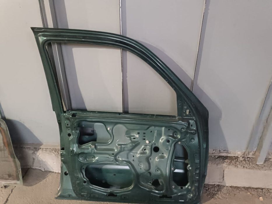 Дверь передняя левая surf 185