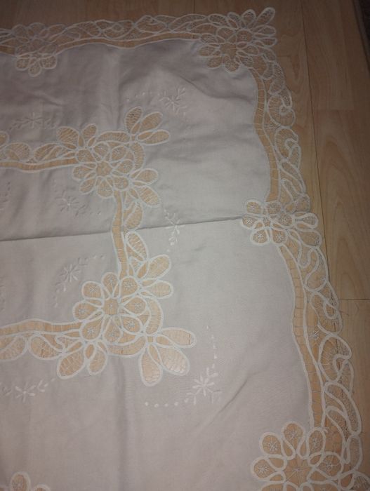 Vând față de masă