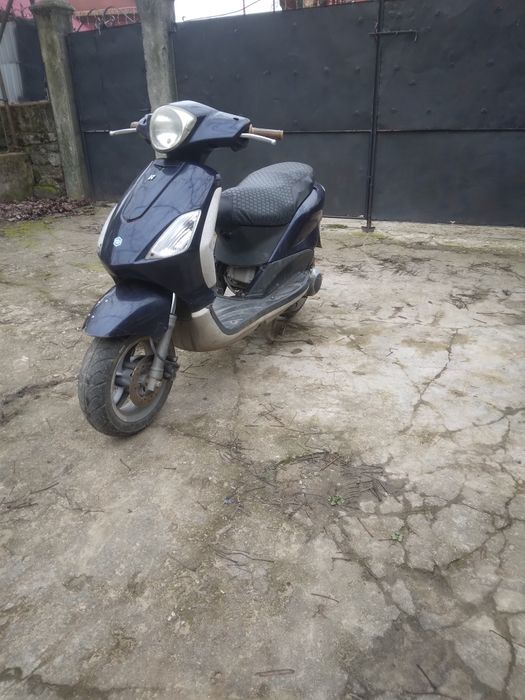 Vand scuter vespa de 125 cc