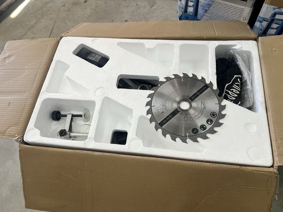 Потапящ циркуляр с изтегляне 2200W, 254мм Scheppach HM254SPX /Пендула