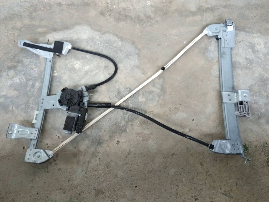 Peugeot 207 cabrio macara geam electric fata