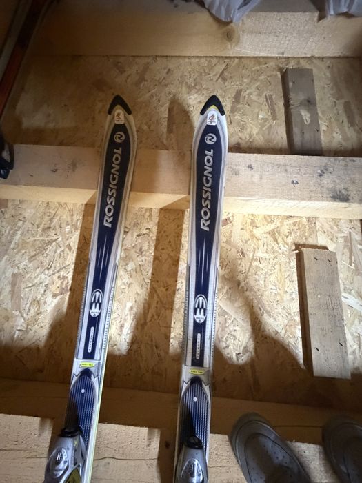 Schiuri Völkl P50 Race Carver Energy sau schiuri Rossignol Viper FX