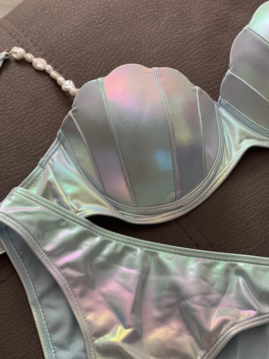 Нов бански с перли