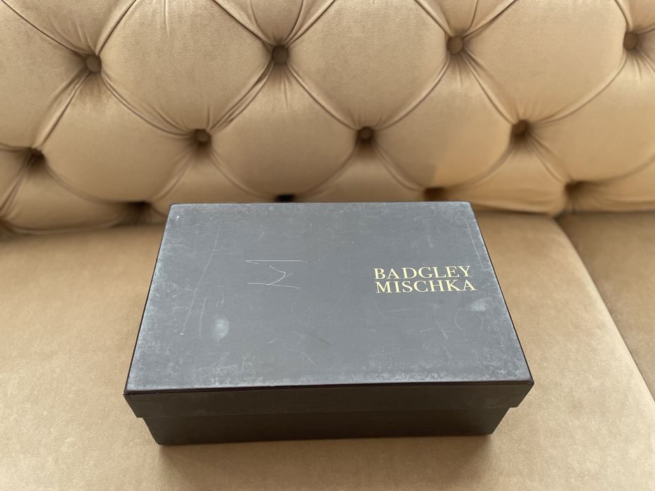 Pantofi de mAtase noi marime 36 Badgley Mischka