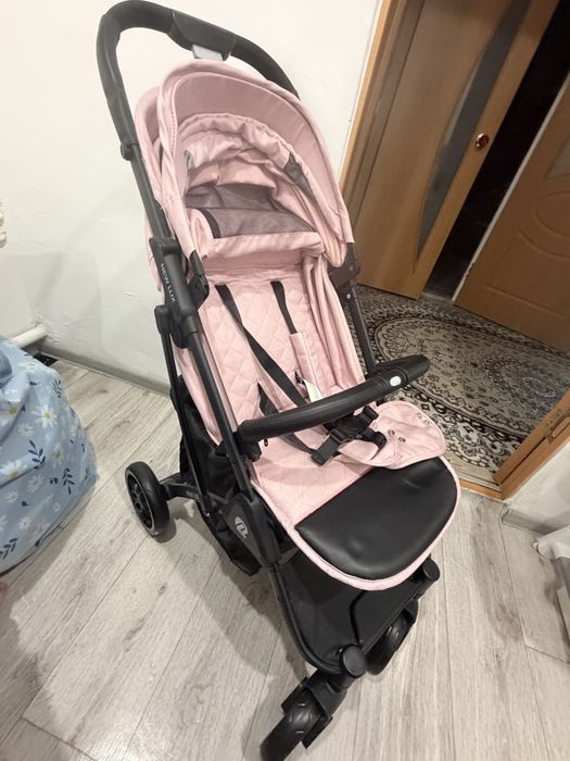 Продам коляску розовую дл девочек