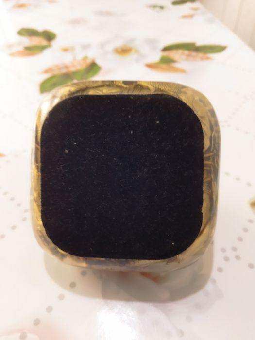 Пепельница и зажигалка