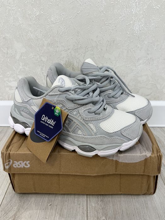 Кроссовки asics