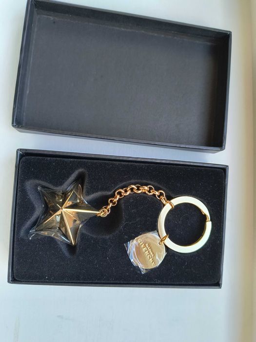 Ключодържател Givenchy със звезда