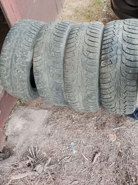 Зимние шины б/у, шипованные