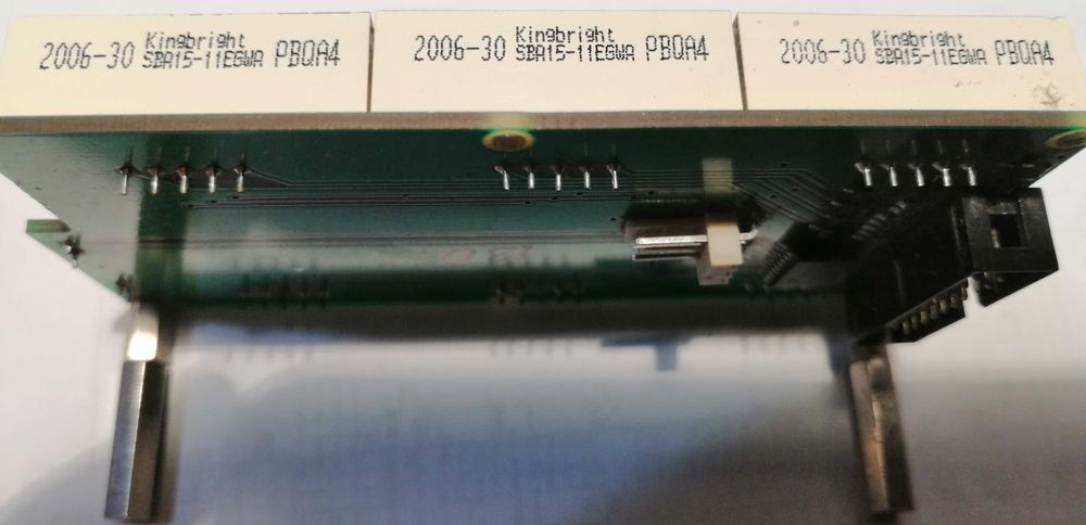 блок семисегментных  дисплеев Kingbright SBA15-11EGWA