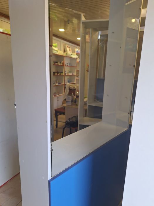 Срочно продам аптечный полки