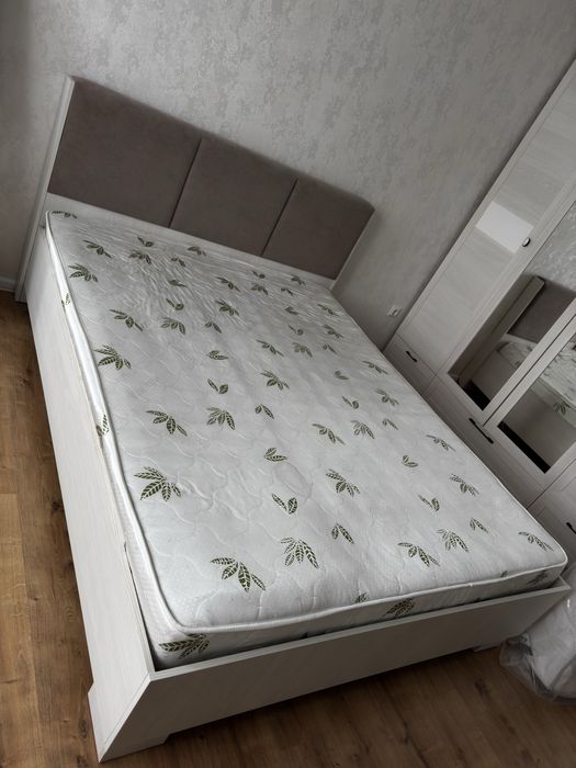 Продам матрас 2*1,6